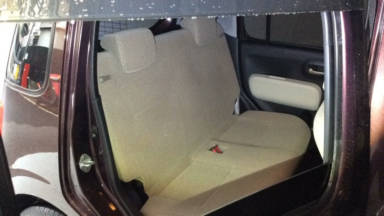 内装後方シート