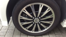 タイヤホイール前