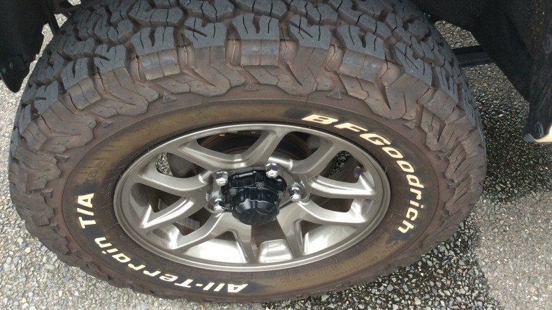 タイヤホイール前