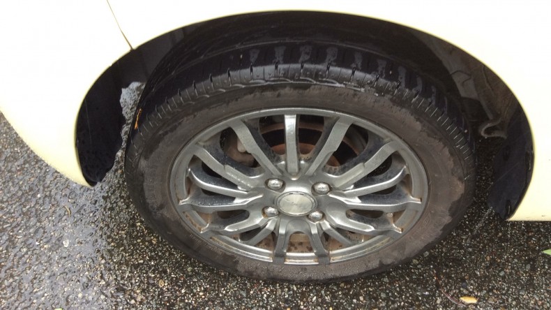 タイヤホイール前