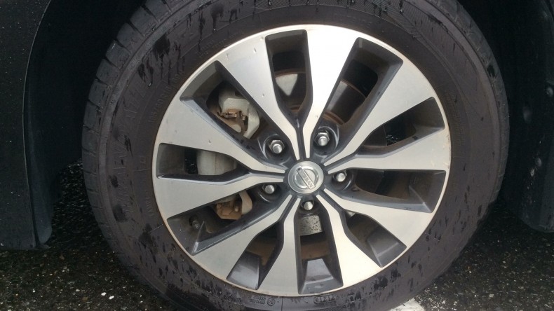 タイヤホイール前