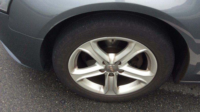 タイヤホイール前