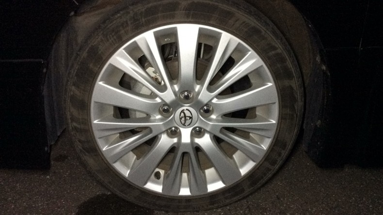 タイヤホイール前