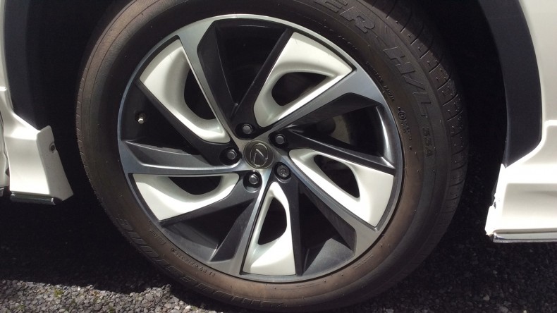 タイヤホイール前