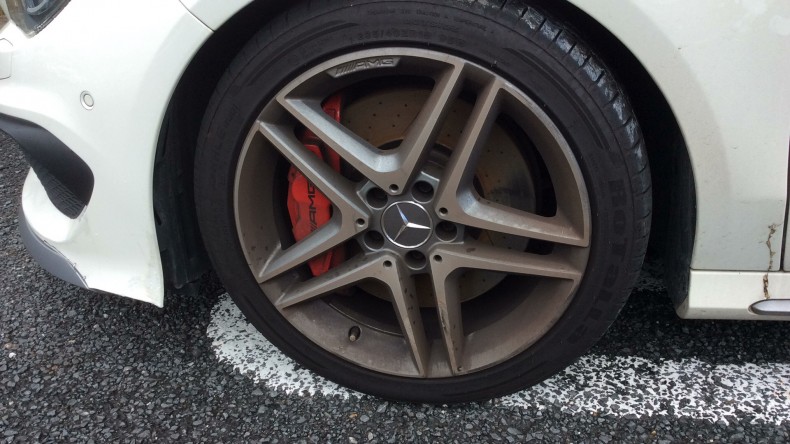 タイヤホイール前