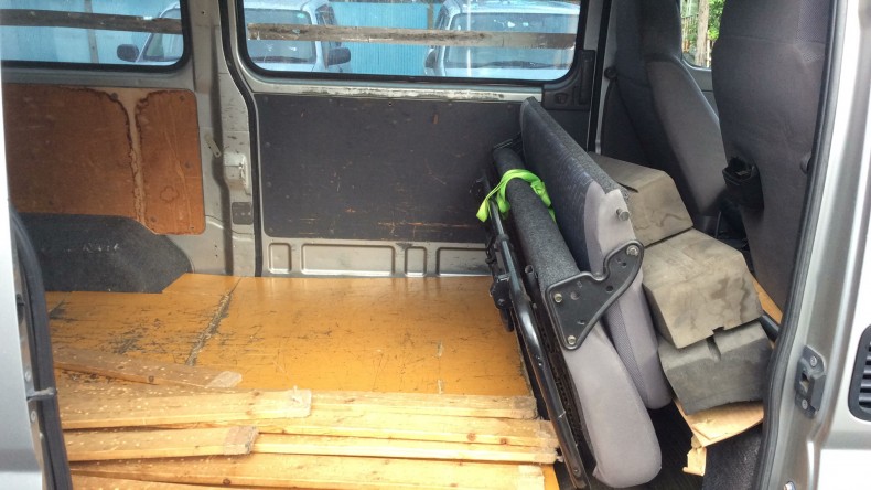 内装後方シート