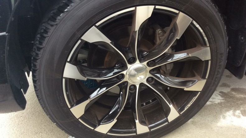 タイヤホイール前