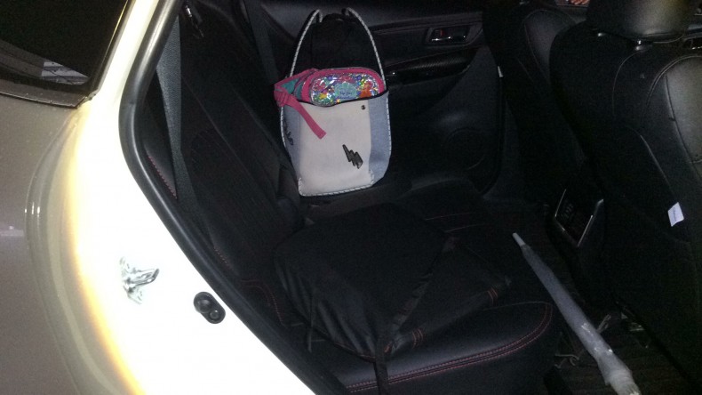 内装後方シート