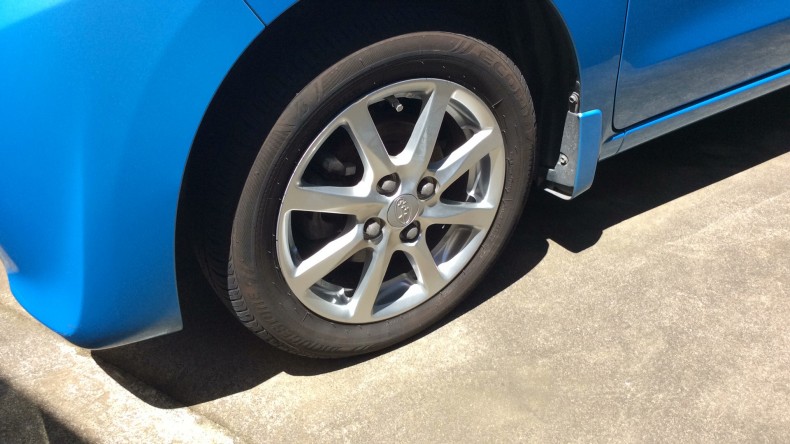 タイヤホイール前