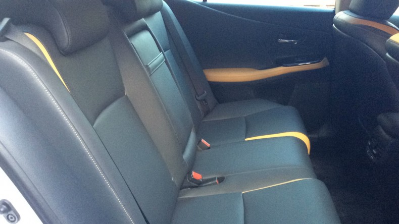 内装後方シート