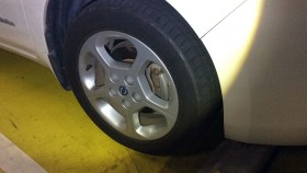 タイヤホイール前