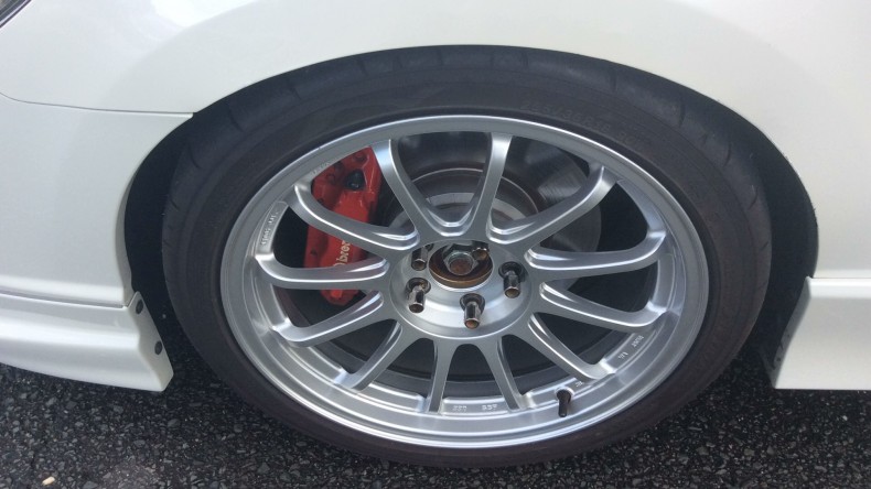 タイヤホイール前