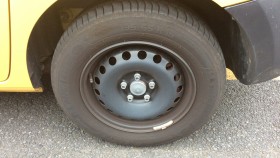 タイヤホイール前