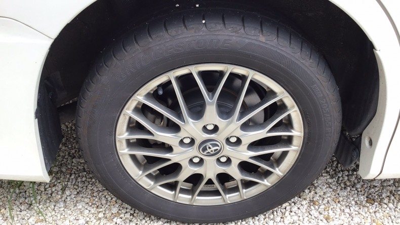 タイヤホイール前