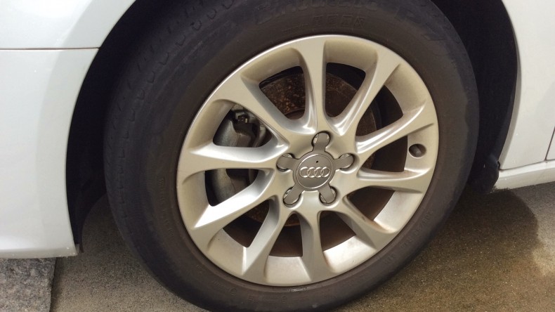 タイヤホイール前