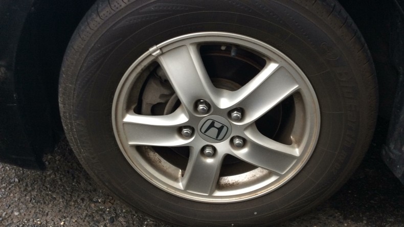 タイヤホイール前