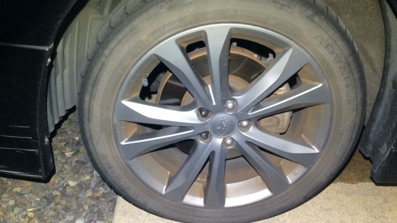 タイヤホイール前