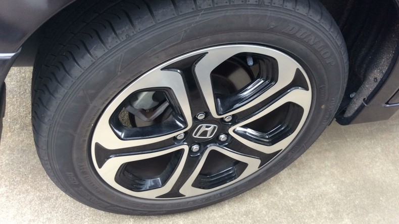 タイヤホイール前