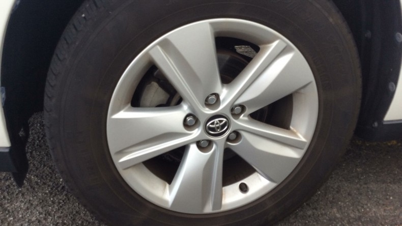 タイヤホイール前