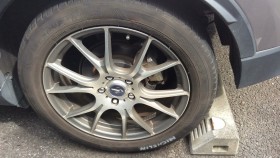 タイヤホイール前