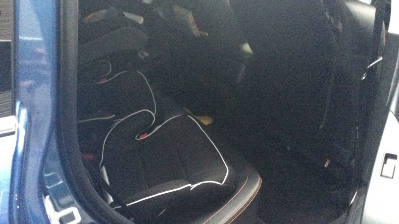 内装後方シート