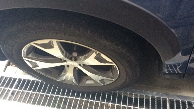 タイヤホイール前