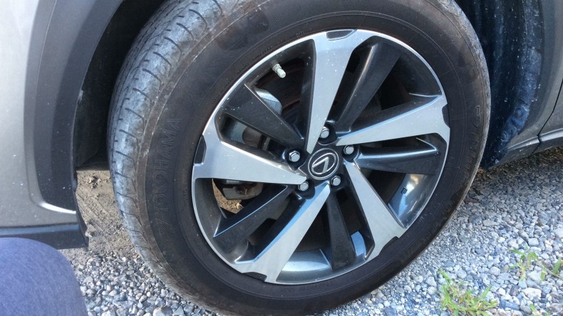 タイヤホイール前