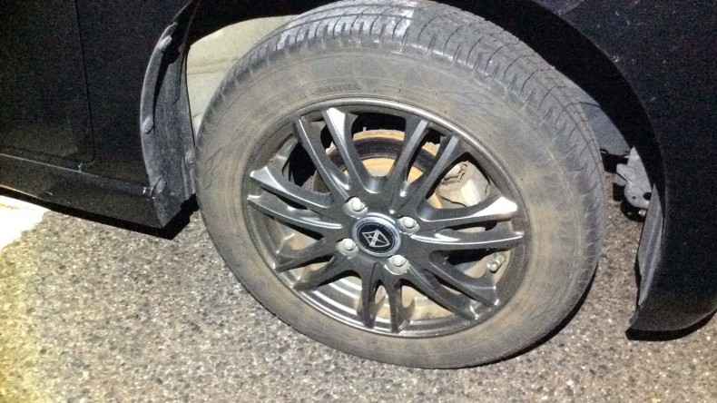 タイヤホイール前