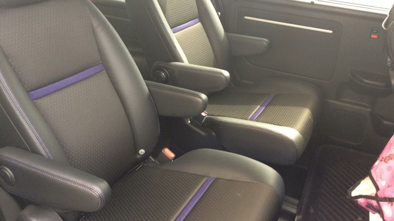 内装後方シート