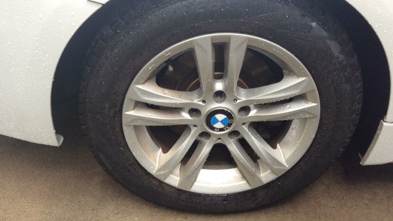 タイヤホイール前