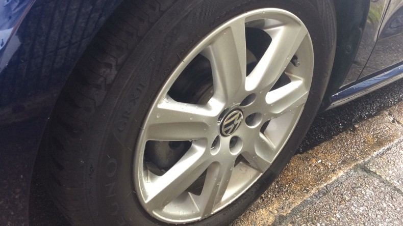 タイヤホイール前