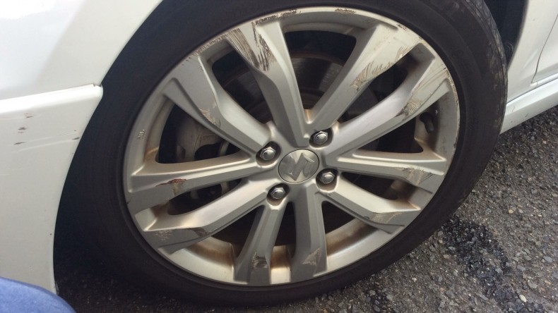 タイヤホイール前