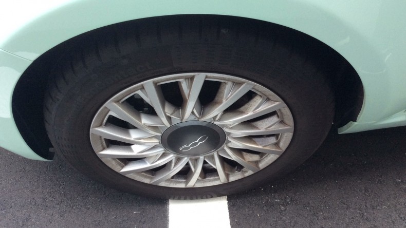 タイヤホイール前