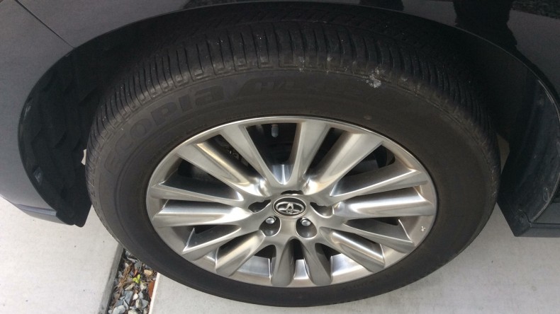 タイヤホイール前