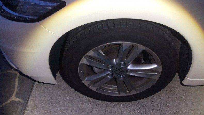 タイヤホイール前