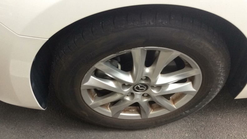 タイヤホイール前