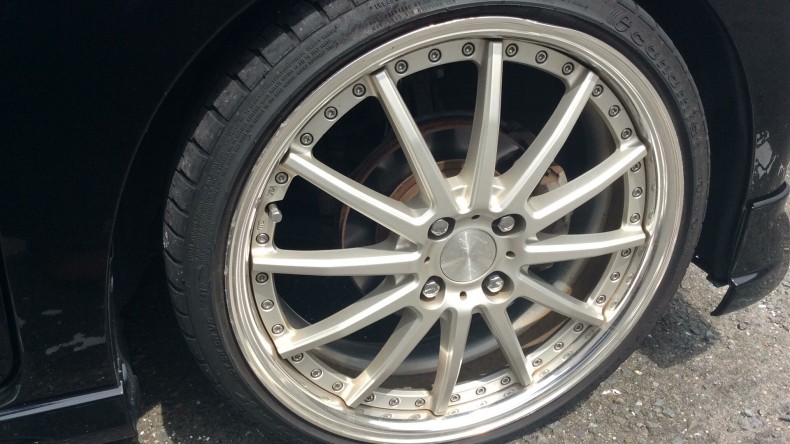 タイヤホイール前