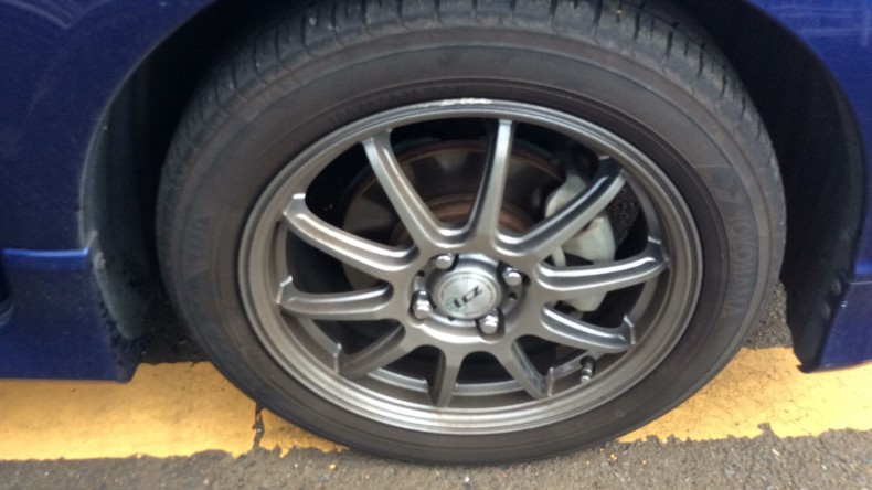 タイヤホイール前