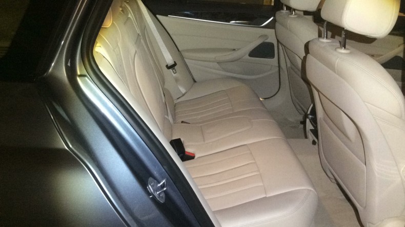 内装後方シート