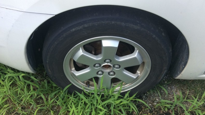 タイヤホイール前