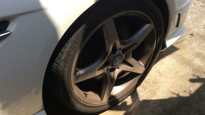 タイヤホイール前