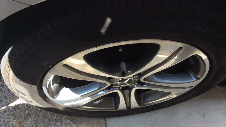 タイヤホイール前