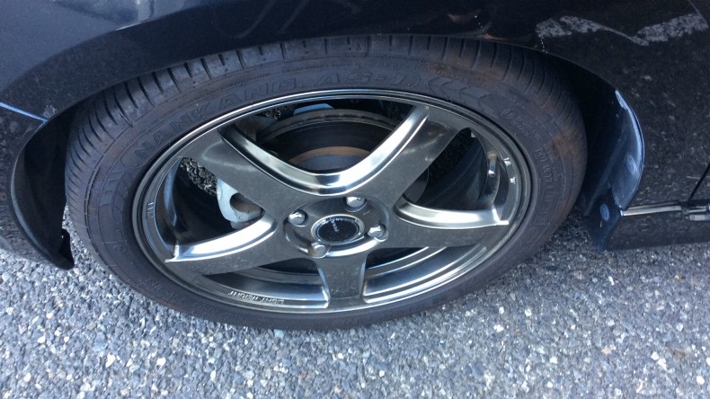 タイヤホイール前