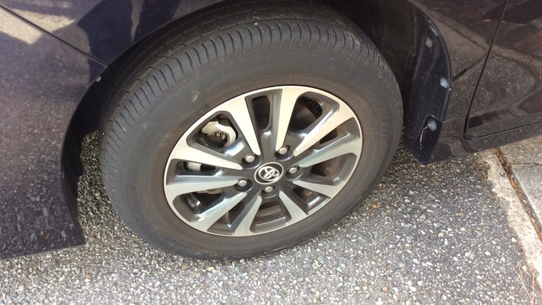 タイヤホイール前