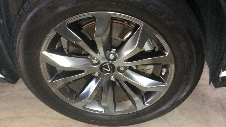 タイヤホイール前