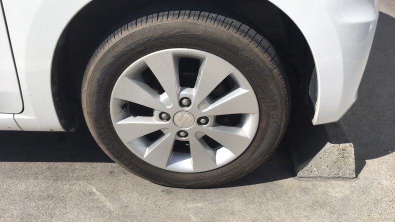 タイヤホイール前