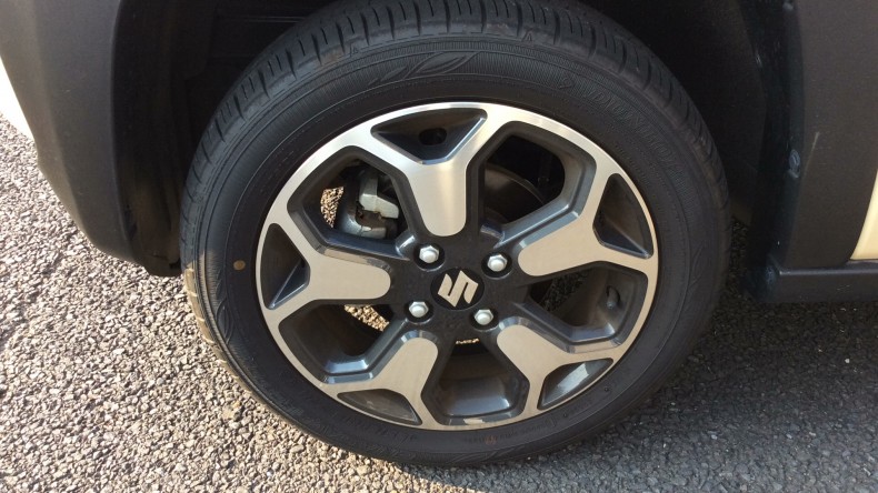 タイヤホイール前