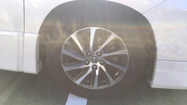 タイヤホイール前