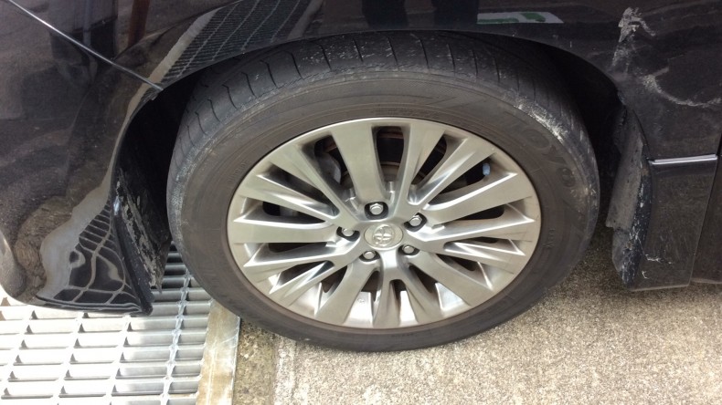 タイヤホイール前