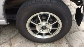 タイヤホイール前